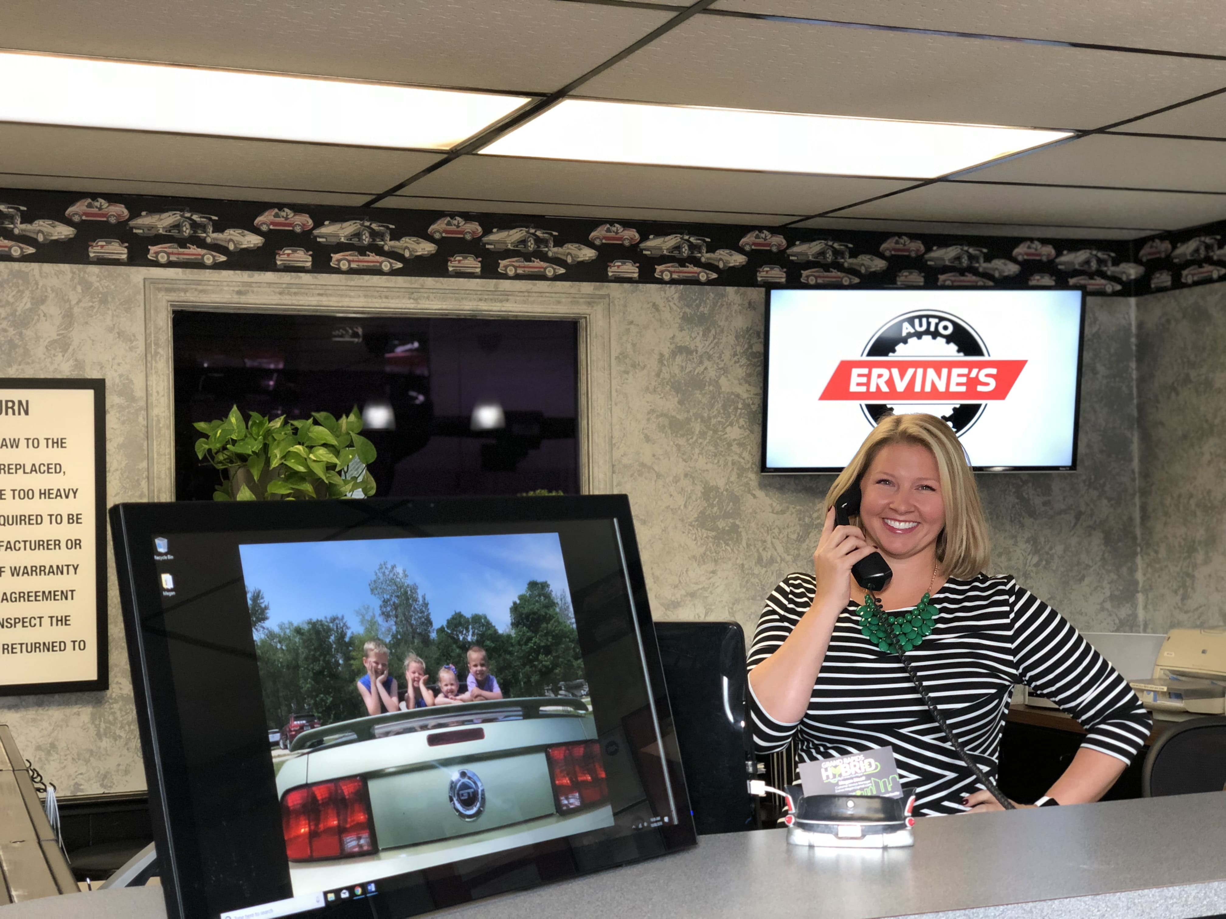 Front desk and reception area at Ervine's Auto Repair in Grand Rapids